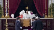 Светът се прости с почетния папа Бенедикт Шестнадесети (ГАЛЕРИЯ)