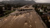 Бури и дъждове оставиха стотици хиляди в Калифорния без ток