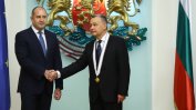 Украинският посланик получи орден "Мадарски конник" от Радев и му обясни за руския геноцид
