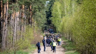 Открити в гора в Полша отломки може да са от ракета въздух-земя