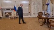 Видео: Путин, оставен да чака египетския си колега, прави нервни кръгчета