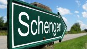 Австрия иска да приемeм бежанци от Афганистан и Сирия срещу достъп до "въздушния Шенген"