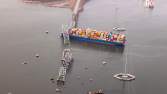 Открита е черната кутия на кораба, съборил мост в Балтимор и взел 6 жертви