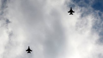 Гръцки изтребител F-16 се разби в Егейско море, пилотът е спасен