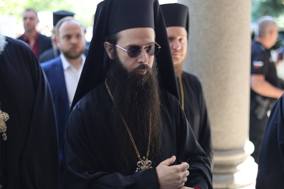 Знеполският епископ Арсений беше избран за Сливенски митрополит. Сн. БГНЕС