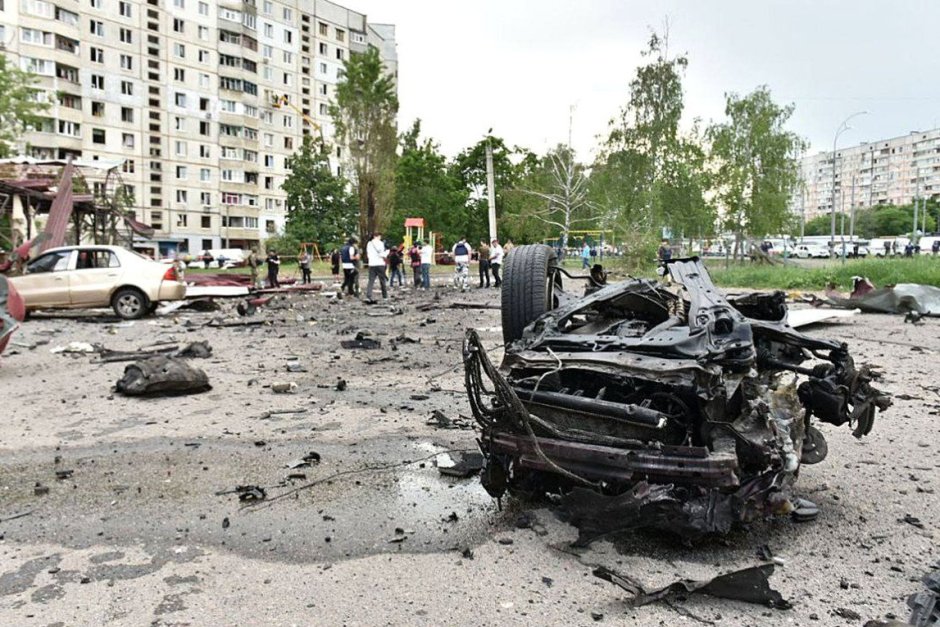 Седем убити и 16 ранени при масиран руски въздушен удар по Харков