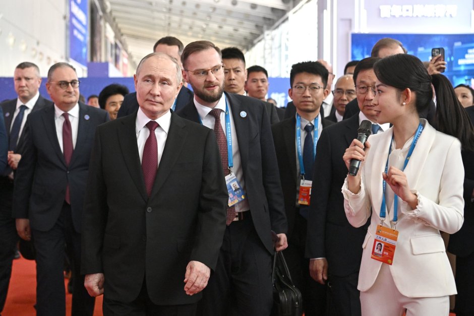 Путин разглежда руско-китайско изложение в Харбин, Сн. ЕПА/БГНЕС