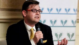 Политологът Теодор Славев: "Величие" може да отвори гише за продажба на депутати