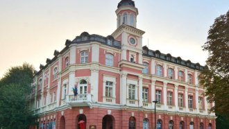 Момиче пострада тежко при инцидент в Плевенския театър