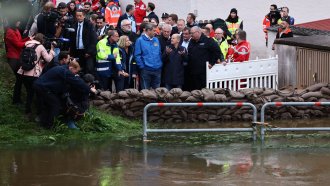 Шолц посети пострадал от наводнения регион в Южна Германия
