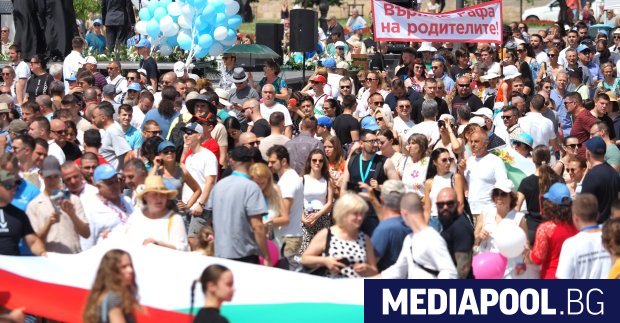 Marche de Zubushna pour la famille, organisée en réponse à « La fierté de Sofia » (exposition)
