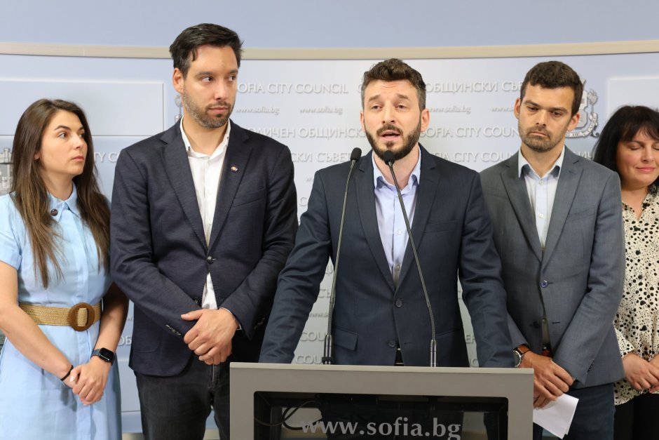 Бранчевски (в средата) още през март обяви, че дружеството е регистрирано без негово знание, сн. БГНЕС