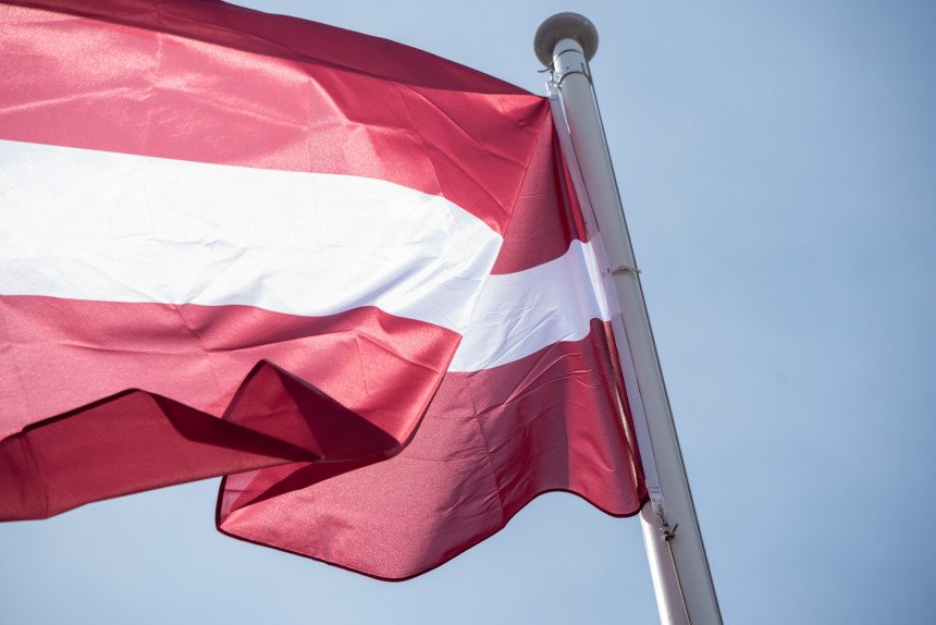 Закон в Латвия предвижда граждански съюз, отворен и за хомосексуални двойки