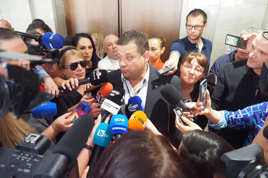 Николай Марков говори пред журналисти в парламента, Сн. БГНЕС