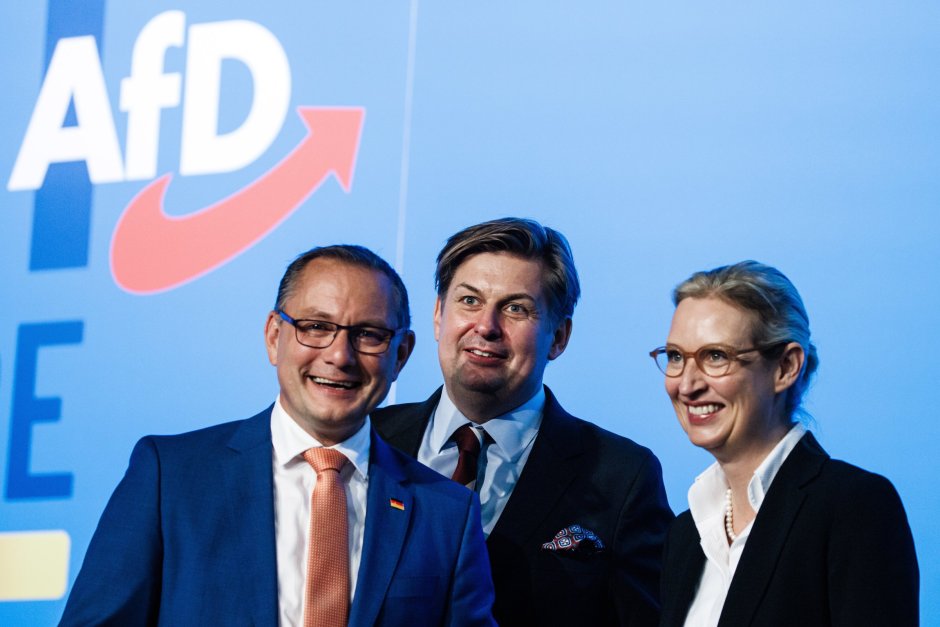 Лидерите на "Алтернатива за Германия" Тино Хрупала и Алис Вайдел по време на партийния конгрес в Магдебург, 28 юли 2023 г