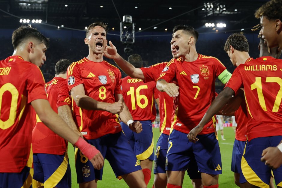 Испанците ликуват по време на мача с Грузия, снимка ЕПА/БГНЕС