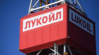 Забавя се плащането на транспортните компенсации с пари от "Лукойл"