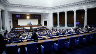 Радев свика в сряда първото заседание на новия парламент