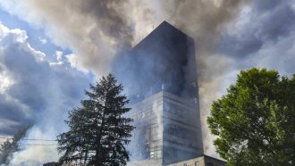 Най-малко 8 са жертвите на голям пожар в административна сграда в Москва