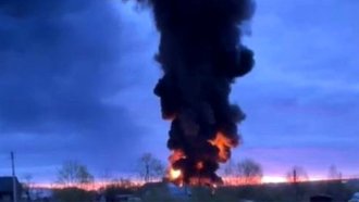 Пожарът в атакувания с дронове руски петролен склад продължава втори ден