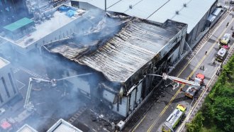 22 души загинаха при пожар в завод за батерии в Южна Корея