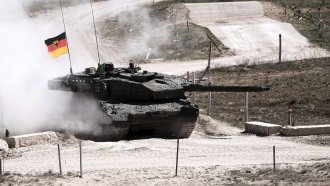 Може ли да има един европейски танк и докога България ще разчита на съветски машини?