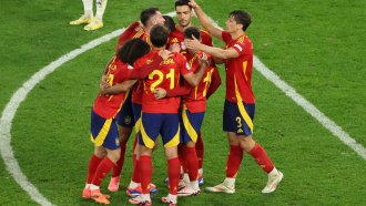 Испания продължава напред след 1:0 срещу Италия, Англия с равенство срещу Дания