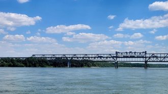 Ремонтът на Дунав мост при Русе тръгна, преводачка припадна, ферибот няма