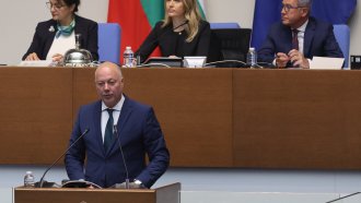 На живо: Проектокабинетът "Желязков" ще намалява "корупционната тежест", но Борисов иска нови избори