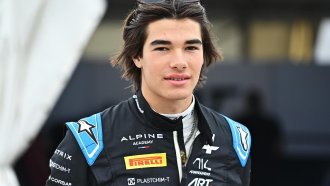 Никола Цолов се класира шести на старта от Формула 3 в Барселона