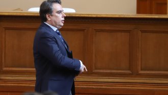 Асен Василев: Пеевски е минало свършено, трябва да се спрат безобразията със защитата по дела за милиарди