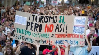 Хиляди протестираха срещу масовия туризъм на Майорка