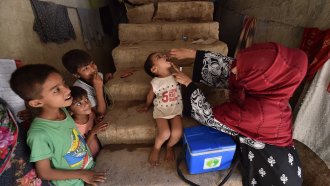 Нарастващите конфликти по света са забавили детската ваксинация