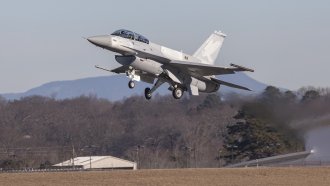 Cловакия получи първите F-16 на мястото на изпратените в Украйна МиГ-ове