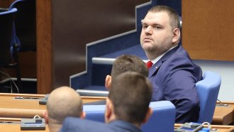 Пеевски напомни на прокуратурата за "евентуалната роля на Асен Василев" в митниците