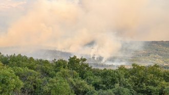 Затворени пътища и бедствено положение заради голям пожар край село Черепово