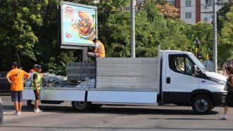 Ремонтът на софийската ул. "Опълченска" продължава, недоволството също